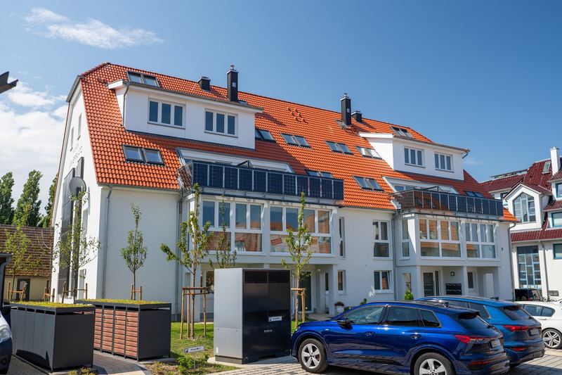Der Wieker Ânkerplatz mit Vorplatz und Eingängen