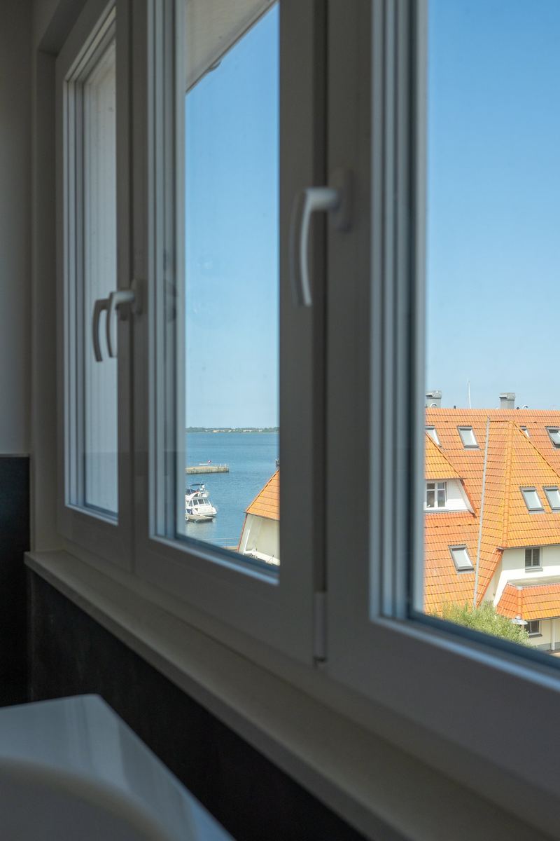 Fenster mit Blick auf den Bodden